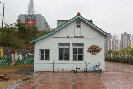 대구 구 반야월역사_좌측 (촬영년도 : 2015년)