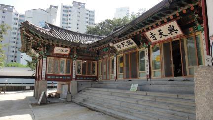 서울 흥천사 대방 전면